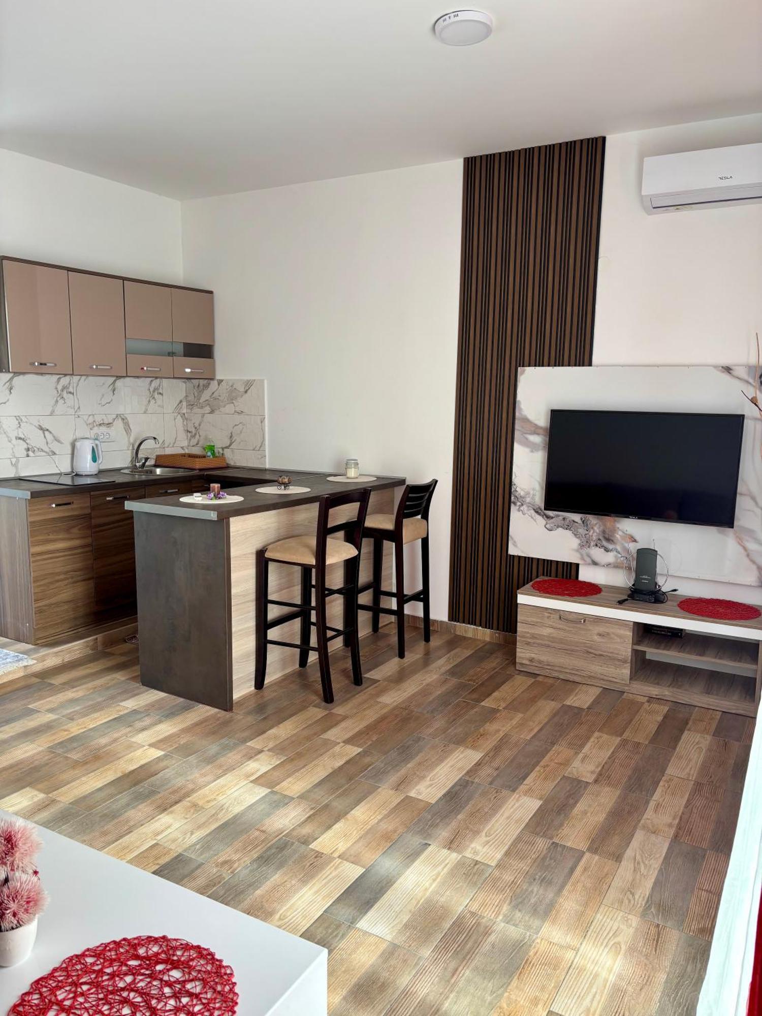Apartmani Jovan 乌尔齐尼 外观 照片